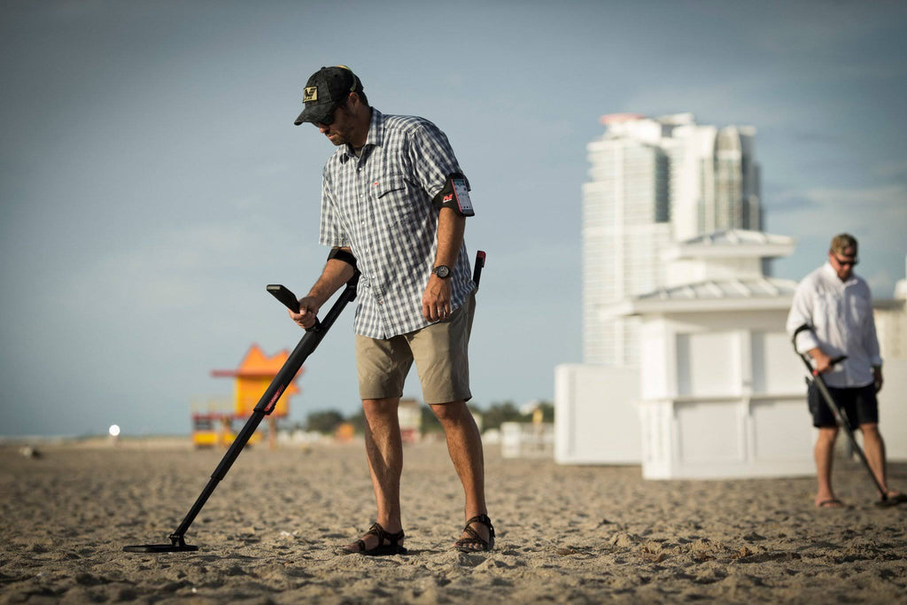 Metal Detector with Pinpointer and Black Carry Bag L3912