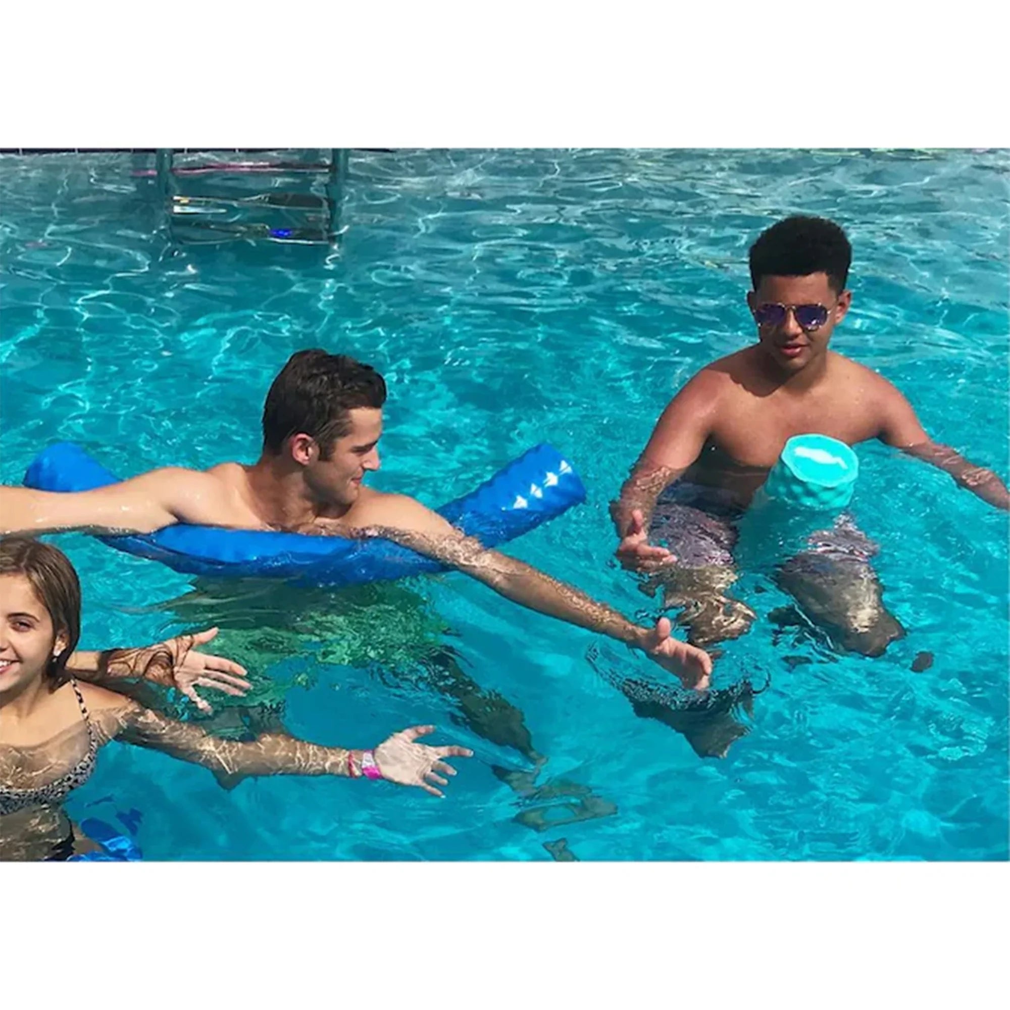 Mega Foam Pool Wavy Noodle (Capri Blue) F63299