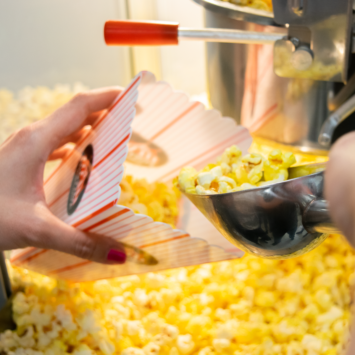 Black/Silver 4oz Popcorn Machine with Cart K534